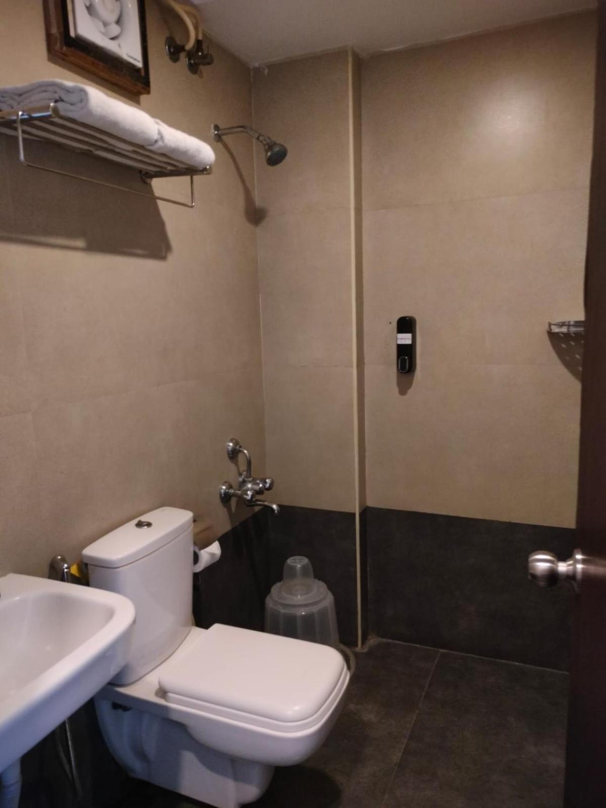 Astra Hotels & Suites - Hsr Layout Sector 1, Near Ecospace Bellandur Бенґалуру Екстер'єр фото