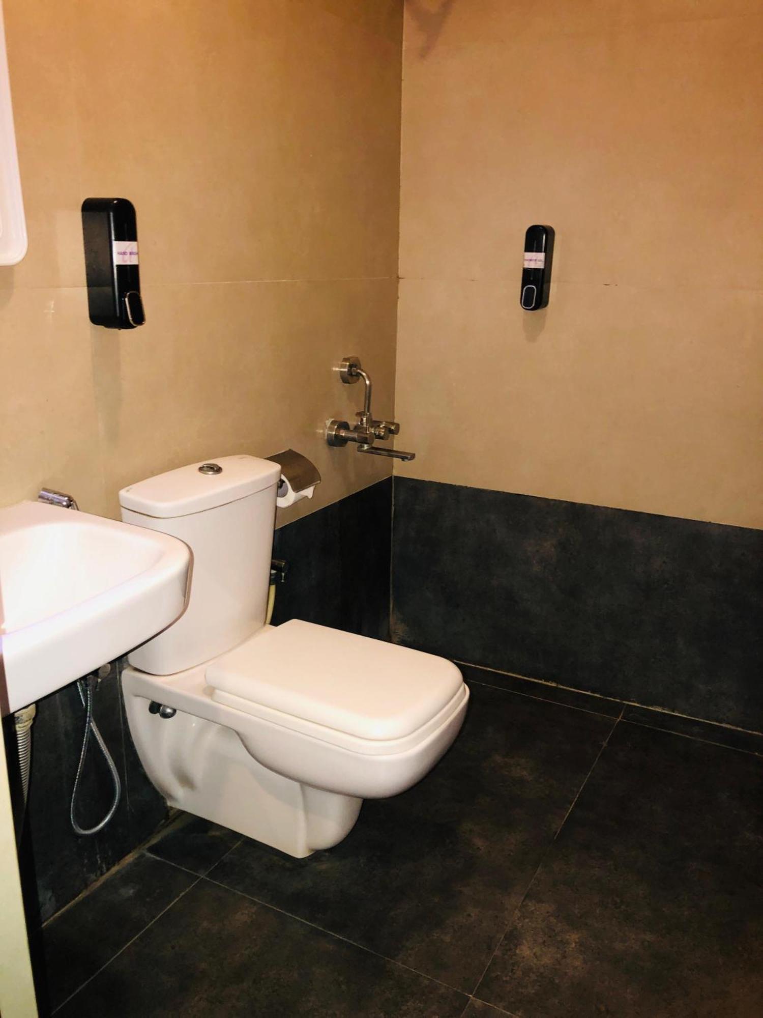 Astra Hotels & Suites - Hsr Layout Sector 1, Near Ecospace Bellandur Бенґалуру Екстер'єр фото